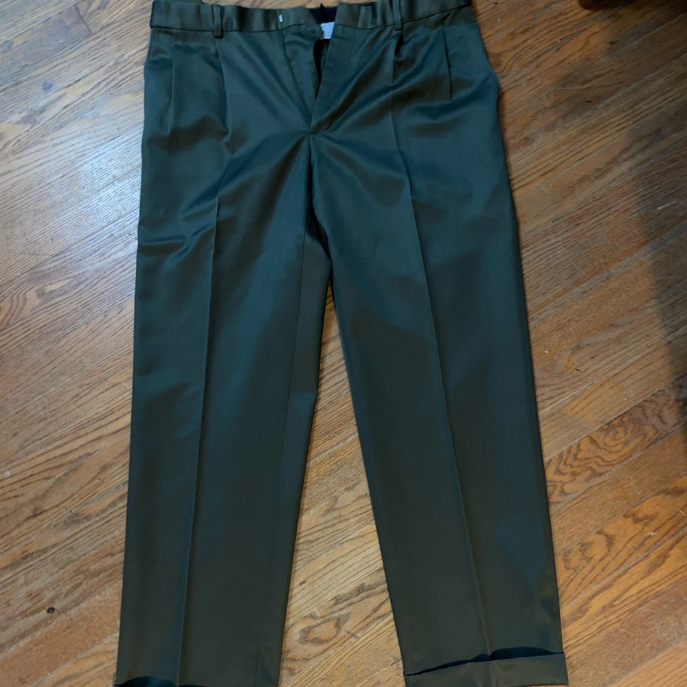 Lands’ End traditional fit polyester dress pants. Size 33 regular.